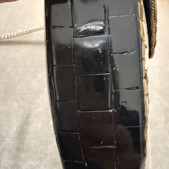 Antik Kraft handcrafted metal clutch with chain belt. - Picture 4 of 10